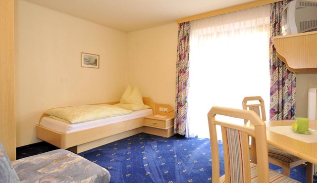 Einzelzimmer mit Du, WC, TV, Tel. - Hotel-restaurant Schwaiger