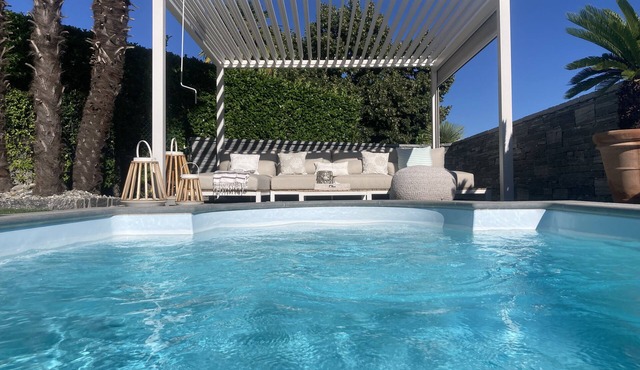 Exclusive 4 1/2 bedroom villa, with 2 parking, swimming pool. in Contra