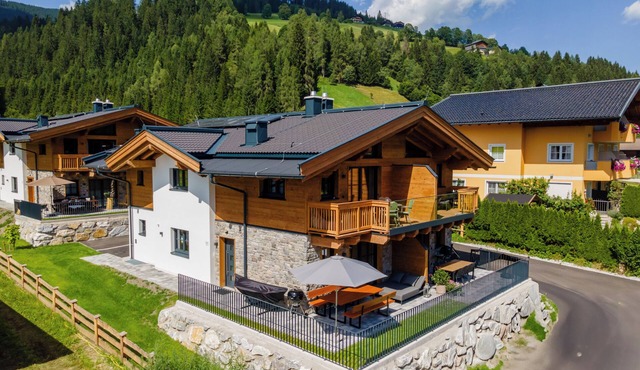Exclusive chalet with sauna by the ski lift in Wagrain