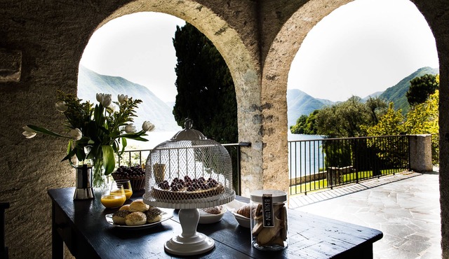Exclusive villa waterfront in COMO