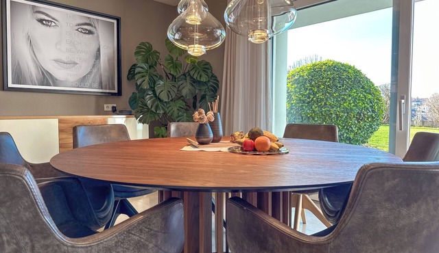 FAVORITE PLACE near Salzburg – 4 bedrooms, private garden, pool, and air conditioning