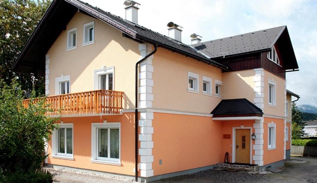 Flat Alpenroos in Bad Mitterndorf with sunny balcony