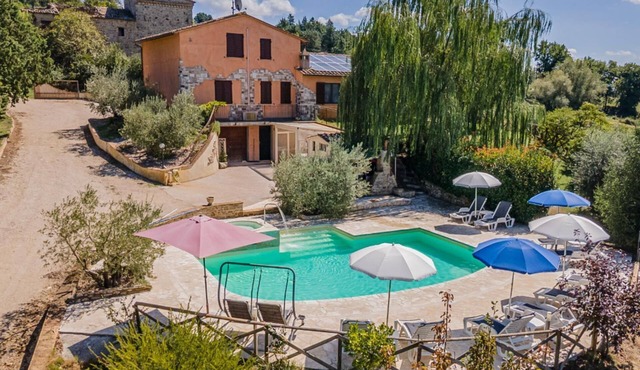Fortebracci - Six Bedroom Villa, Sleeps 12 in Umbertide