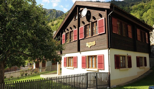 Glacier Views & Ski Trails in Blatten