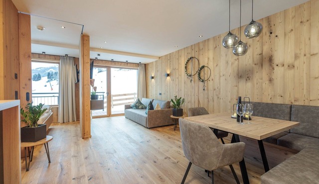Holiday Apartment 'Mountain Suite Nr°102' with Mountain View, Balcony and Wi-Fi