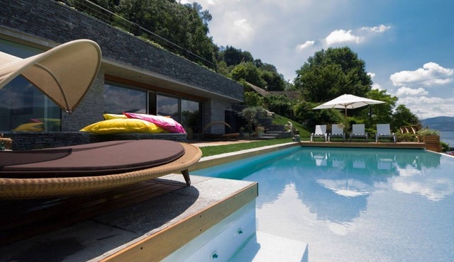 holiday vacation large villa rental italy, italian lakes district, lake maggiore, lakeside, pool, walk to town, air cond in Ispra