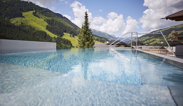Hotel Astrid mit Panoramapool & inklusive JokerCard