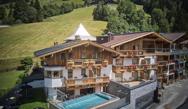 Hotel Astrid mit Panoramapool & inklusive JokerCard