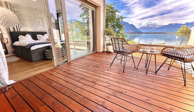 Ideal Lakeside Retreat: 2-bedroom Spa ap. With Lake View, Centre, Sleeps 1-4 in Montreux