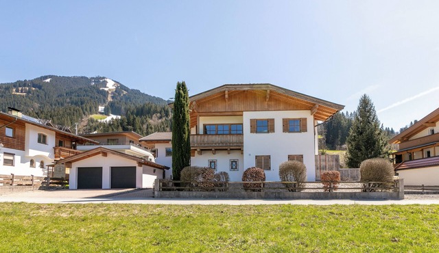 Large holiday apartment right by the ski lift