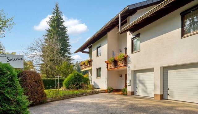 Lovely apartment for 4 people with WIFI, TV, terrace and pets allowed in Unterburg Am Klopeiner See