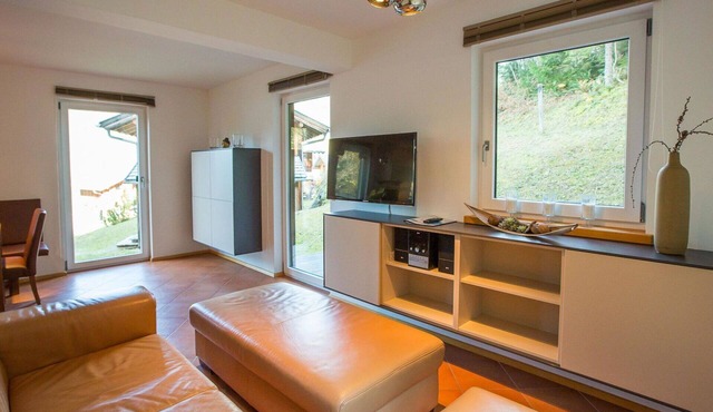 Lovely apartment in villa for 6 guests with WIFI, pool, TV and terrace