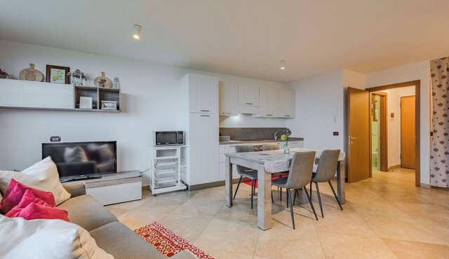 Lovely apartment for 4 people with WIFI, TV and panoramic view in Dimaro