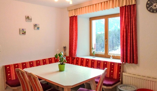Lovely apartment for 8 guests with WIFI, TV, balcony and pets allowed