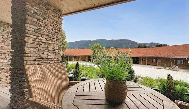 Lovely apartment in villa for 4 guests with TV, terrace and pets allowed