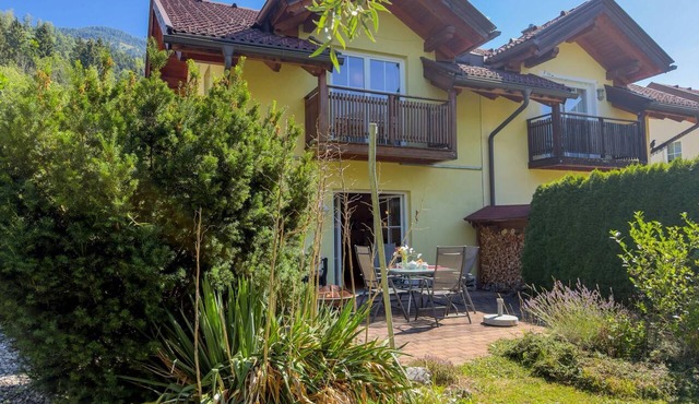 Lovely chalet with a large garden and terraces