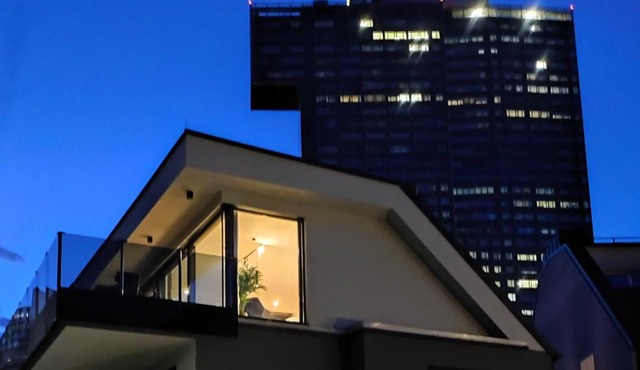 Luxuriöses Penthouse mit Blick auf die UNO-City und dem Kaiserwasser. 3Schlafzimmer, 2 Bäder, privat Lift ins Apartment