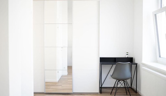 Luxury Apt Overlooking Danube Canal Vienna, Austria for Families - All Supplies Included in Wien
