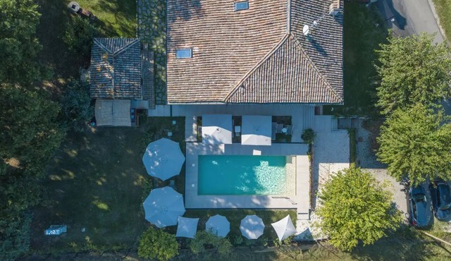 Luxury self-catering apartments in hilly area for a relaxing vacation. in Roncolo