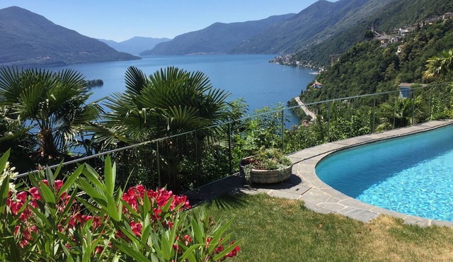 Luxury villa, panoramic view of Lake Maggiore, heated large pool, 2 PP in Ronco sopra Ascona
