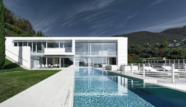 Luxury Villa with infinity pool and lake view from architect Richard Meier in Gardone Riviera