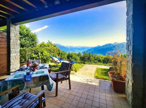 Marta flat, mountain and lake view, Bellagio in Civenna