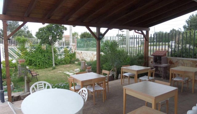 Mediterranean-style villa a few meters from the sea. in Sant'Isidoro