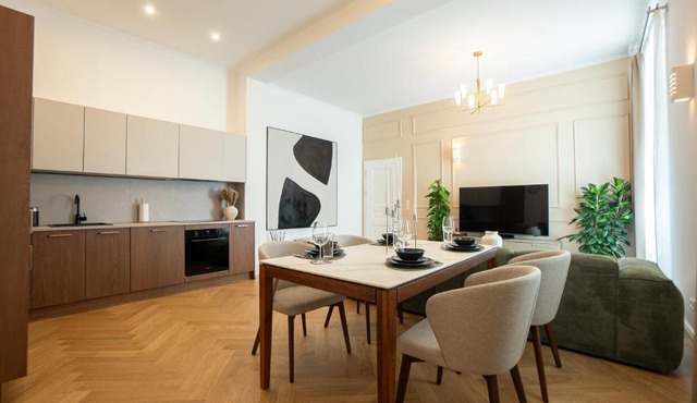Modern 2-bedroom Flat - Prime Landstrasse Location