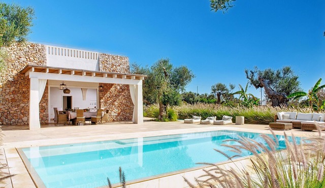 Modern 2-unit villa with heated pool and seaview in Leuca