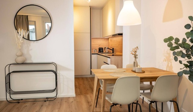 Modern City Apartment - Underground Parking - Balcony