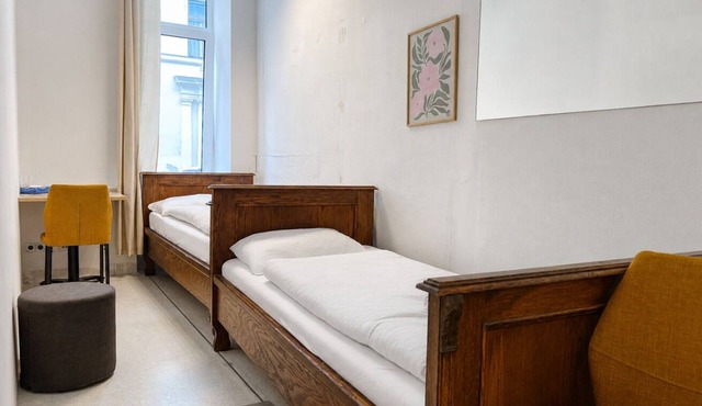 Modern Hotel Room Near Rennweg & City Attractions