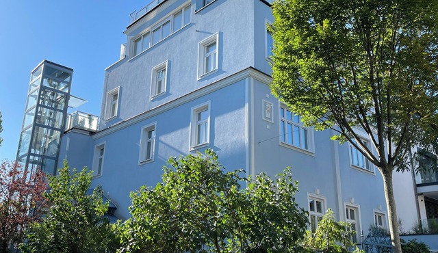 Modern luxury top-floor apartment with terrace and view of Vienna in prime location