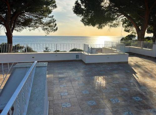 Modern Sea View Villa- Private Garden&Beach Access in Scalea
