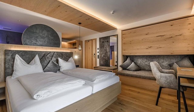 Mountain Living Double Room for 3–4 People, Breakfast Included - Hotel Hubertushof