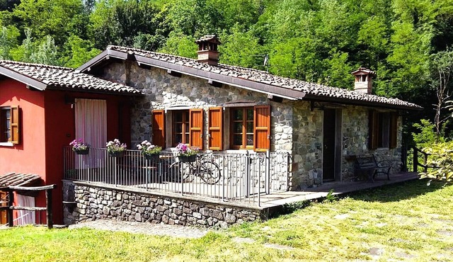 New! Charming Restored Mill, Private Pool, olive grove, walk facilities, river. in Gallicano