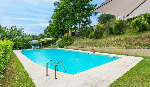 Nice apartment in villa for 4 people with pool, TV and patio in Poggibonsi