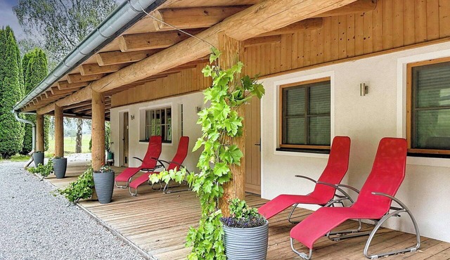 Nice apartment in villa for 6 people with TV, terrace and pets allowed