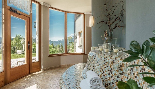 Nice apartment in villa with WIFI, hot tub, TV, balcony, pets allowed and panoramic view