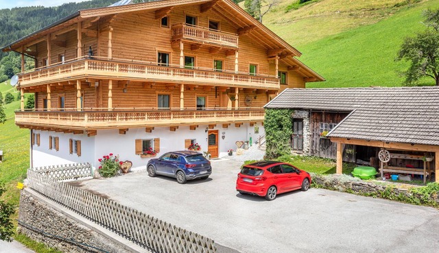 On the edge of the forest in the Zell district of Thumersbach in a wonderfully quiet location lies t