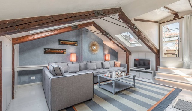 Palazzo Navaro - Three Bedroom Villa, Sleeps 6 in Venezia