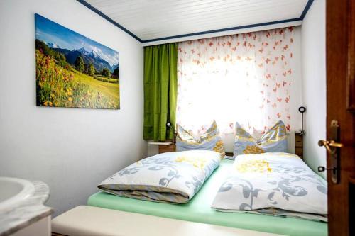 Peaceful Mountain Retreat Simple and Spacious