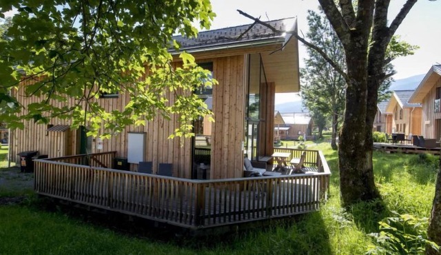 Premium mit 5 SZ, Sauna oder IR-Sauna by Interhome