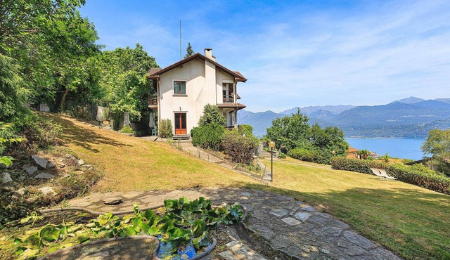 Private vacation home with an incomparable lakeview! - Villa Due Riviere in Campino
