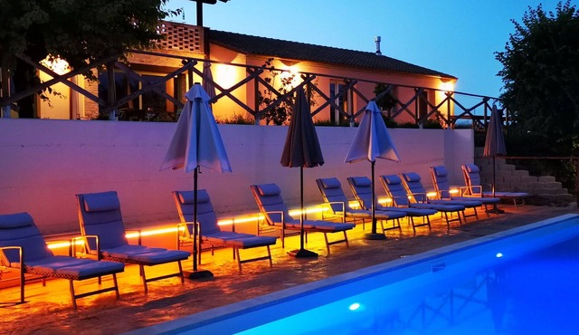 Private Villa with A/C, private pool, WIFI, TV, panoramic view, parking, close to Porto Recanati in Loreto