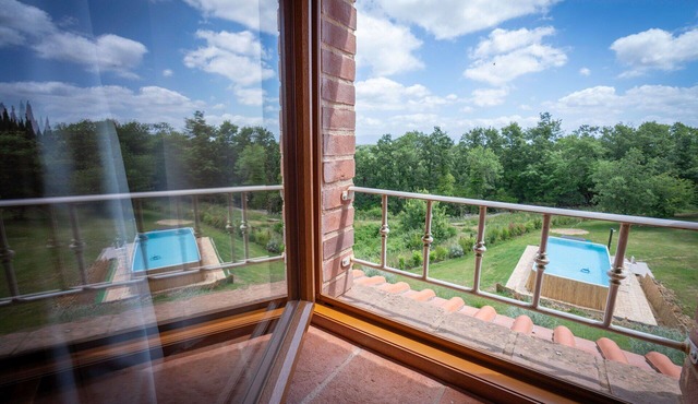 Private Villa with private pool, A/C, WIFI, TV, patio, panoramic view, close to Montepulciano in Scrofiano