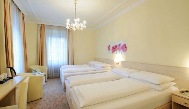 Quadruple room with shower and bath, toilet - clipper, hotel