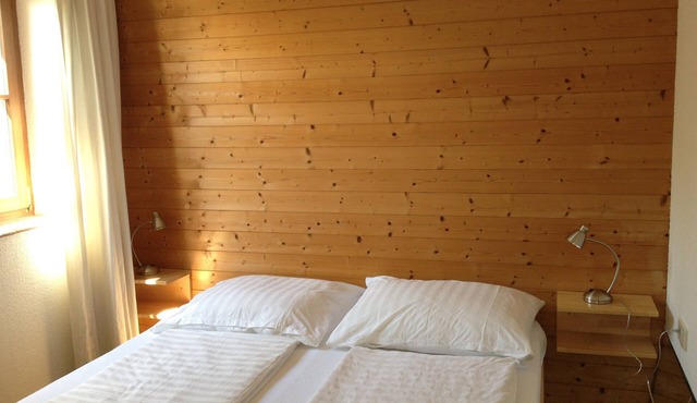 Quiet small apartment for 2 (max. 4) people near the center with lake view