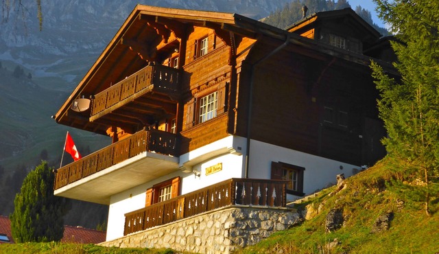Quiet vacation apartment for 2 - 5 people on the edge of the alpine pasture area in Jaun