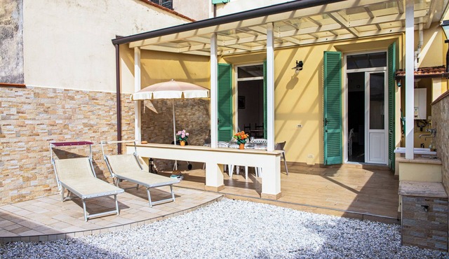 Raggio di Luna, Villa liberty 4 bedrooms with garden 6 persons - UNLIMITED WIFI in Viareggio