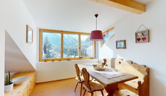 Renovated small loft furnished in alpine style perfect for couples or families. in Pontresina